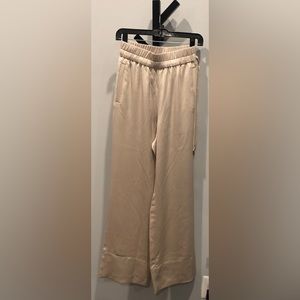 NWT: women’s H&M conscious satin wide leg trousers (size:2)